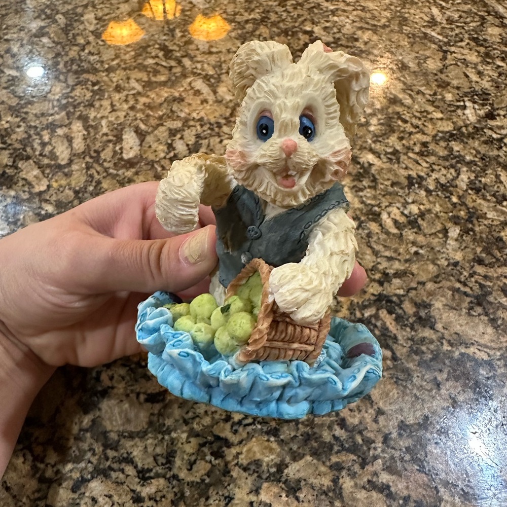 Ariela Collection Rabbit Figurine - Picture 2 of 4
